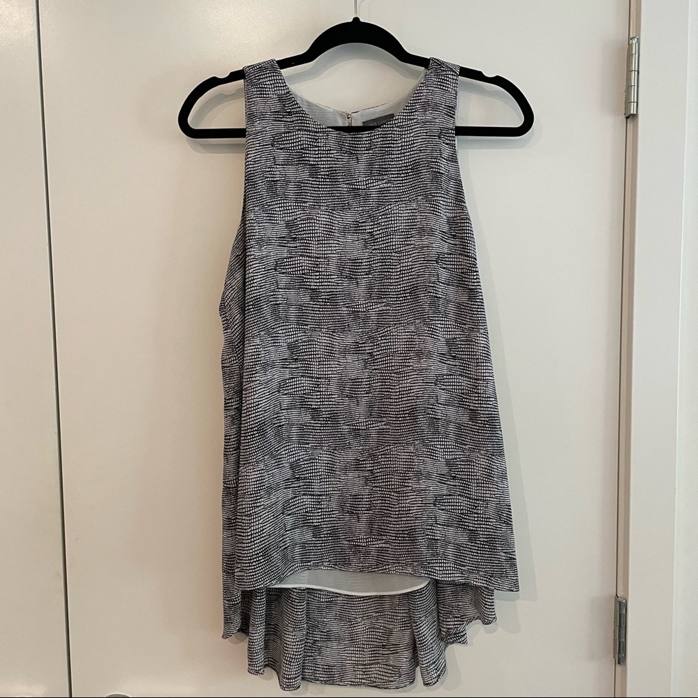 Vince Camuto Black and White High Low Blouse with pleated back Size Small